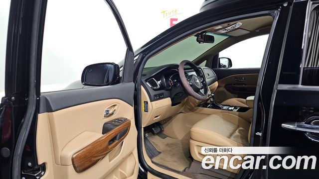 Kia Carnival 9-seater Hi-Limousine Prestige 2018 — фото 10