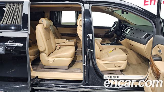 Kia Carnival 9-seater Hi-Limousine Prestige 2018 — фото 12