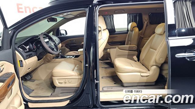 Kia Carnival 9-seater Hi-Limousine Prestige 2018 — фото 13