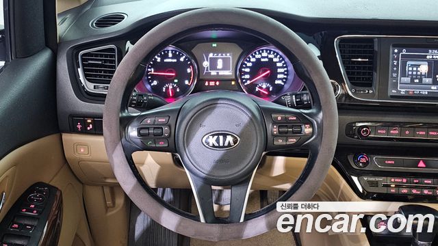 Kia Carnival 9-seater Hi-Limousine Prestige 2018 — фото 16