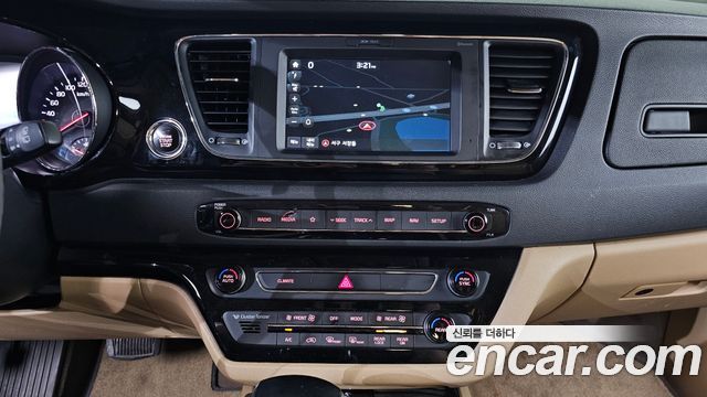 Kia Carnival 9-seater Hi-Limousine Prestige 2018 — фото 20