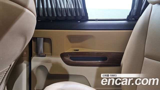 Kia Carnival 9-seater Hi-Limousine Prestige 2018 — фото 25