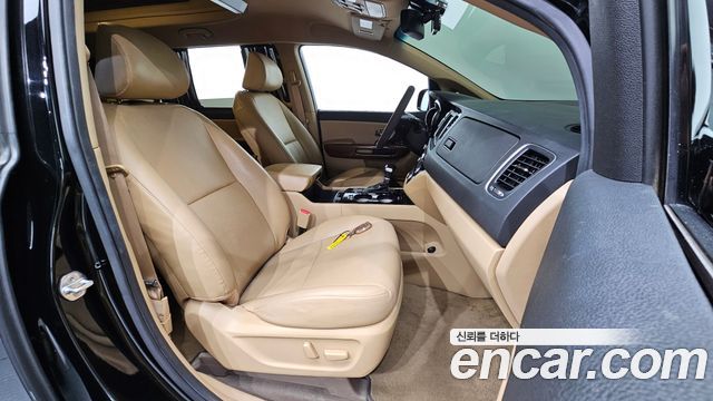Kia Carnival 9-seater Hi-Limousine Prestige 2018 — фото 26