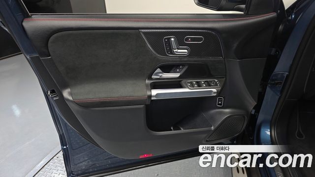 Mercedes-Benz GLB-Class (X247) AMG GLB35 4MATIC 2023 — фото 24