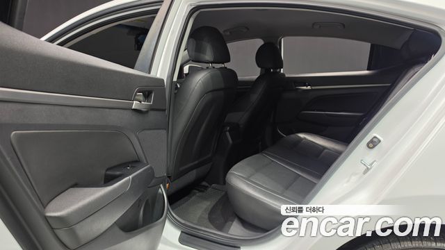 Hyundai Avante (AD) 1.6 GDI Value Plus 2018 — фото 18
