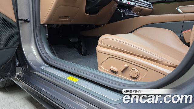 Hyundai Grandeur (GN7) 2,5 Gasoline 2WD Premium 2024 — фото 31