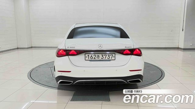 Mercedes-Benz E-Class (W214) E300 4MATIC AMG Line 2025 — фото 3