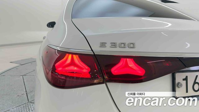 Mercedes-Benz E-Class (W214) E300 4MATIC AMG Line 2025 — фото 10
