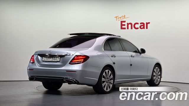 Mercedes-Benz E-Class (W213) E400 4MATIC Exclusive 2017 — фото 2