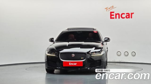 Jaguar XE 3.0 SC S 2019 — фото 3