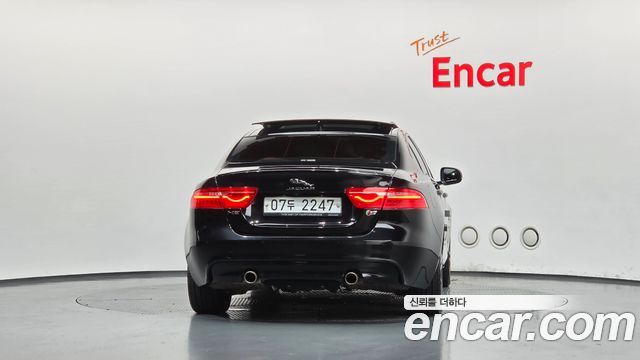Jaguar XE 3.0 SC S 2019 — фото 4