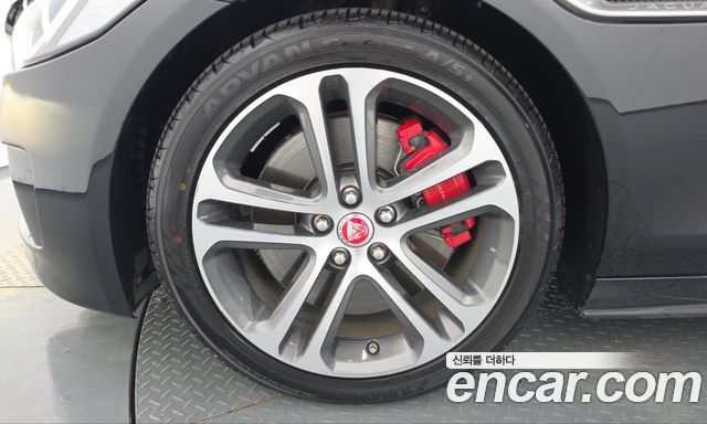 Jaguar XE 3.0 SC S 2019 — фото 5