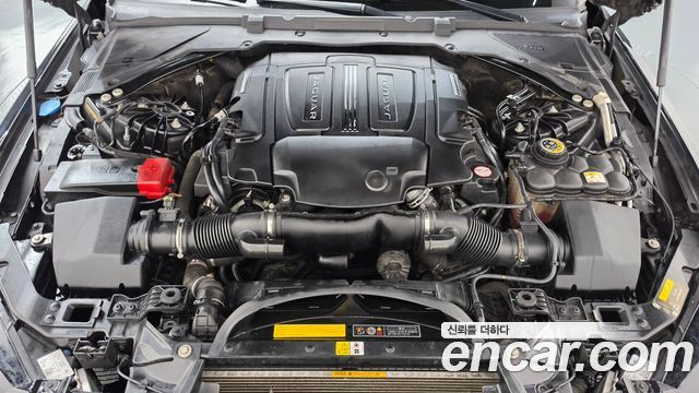 Jaguar XE 3.0 SC S 2019 — фото 6
