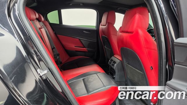 Jaguar XE 3.0 SC S 2019 — фото 11