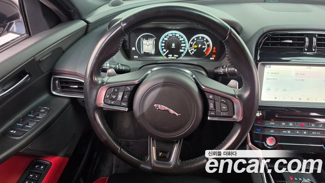 Jaguar XE 3.0 SC S 2019 — фото 15