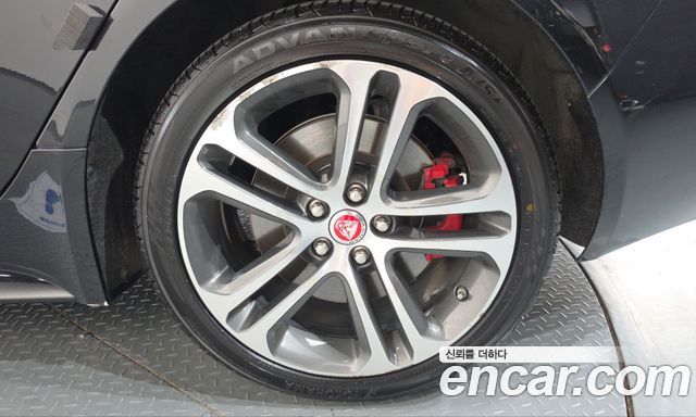 Jaguar XE 3.0 SC S 2019 — фото 21