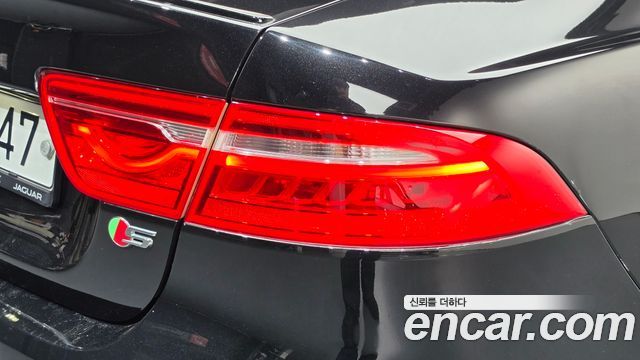 Jaguar XE 3.0 SC S 2019 — фото 23