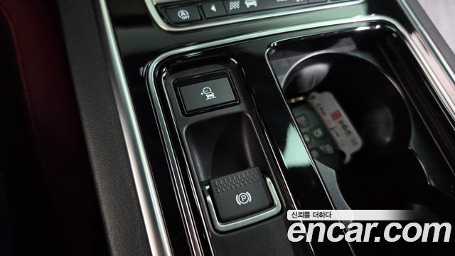 Jaguar XE 3.0 SC S 2019 — фото 27