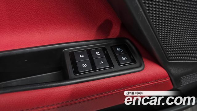 Jaguar XE 3.0 SC S 2019 — фото 32