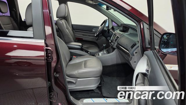 KG Mobility (SsangYong) Korando Turismo 2WD Extreme 9-seater 2015 — фото 11