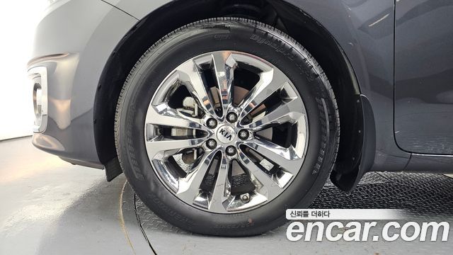 Kia Carnival 9-seater Prestige 2018 — фото 5