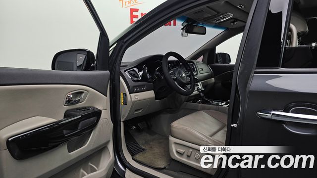 Kia Carnival 9-seater Prestige 2018 — фото 10