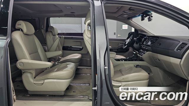 Kia Carnival 9-seater Prestige 2018 — фото 11
