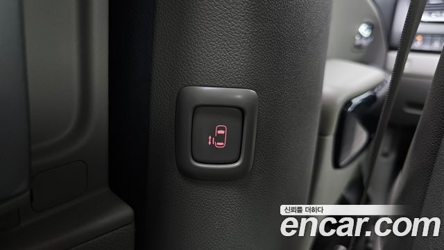 Kia Carnival 9-seater Prestige 2018 — фото 18