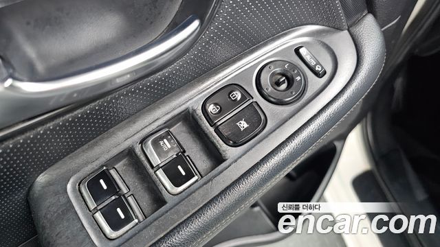 Kia Carens 2.0 LPi Prestige 2014 — фото 13