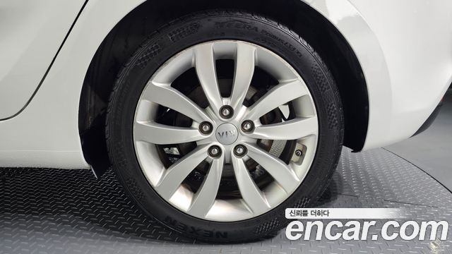Kia Carens 2.0 LPi Prestige 2014 — фото 21