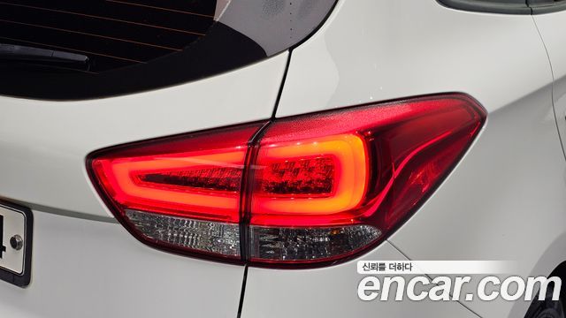 Kia Carens 2.0 LPi Prestige 2014 — фото 23