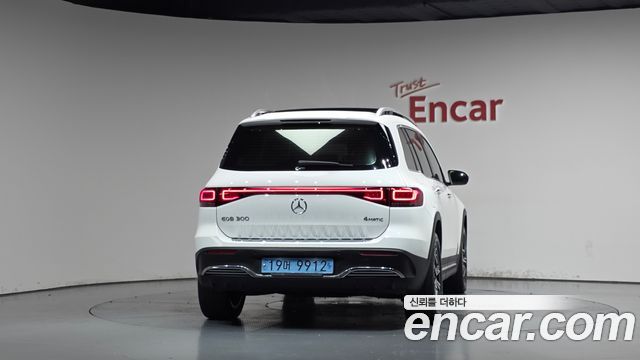 Mercedes-Benz EQB (X243) EQB300 4MATIC AMG Line 2023 — фото 4