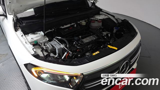 Mercedes-Benz EQB (X243) EQB300 4MATIC AMG Line 2023 — фото 6