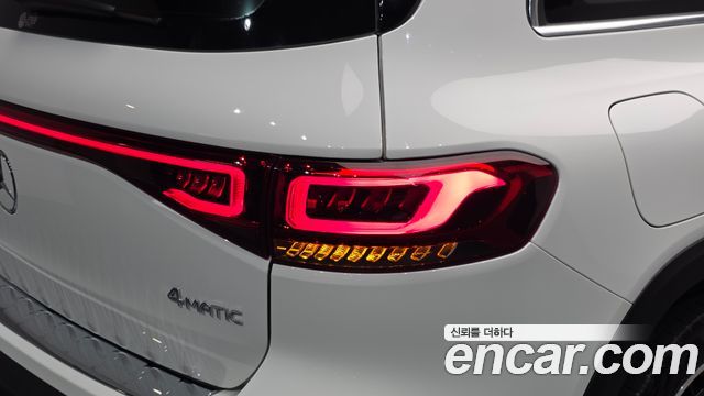 Mercedes-Benz EQB (X243) EQB300 4MATIC AMG Line 2023 — фото 23