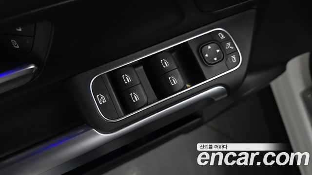 Mercedes-Benz EQB (X243) EQB300 4MATIC AMG Line 2023 — фото 35