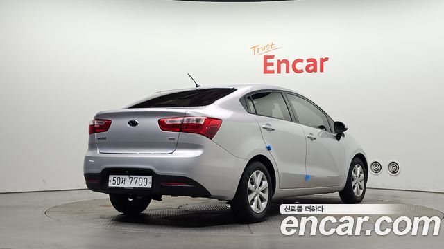 Kia Pride 1.6 GDI Sedan Luxury 2012 — фото 2