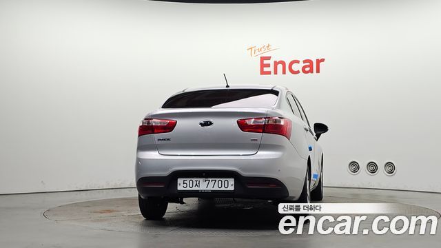Kia Pride 1.6 GDI Sedan Luxury 2012 — фото 4