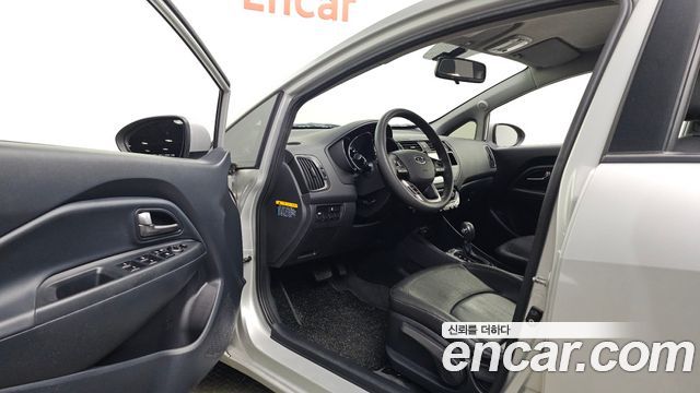Kia Pride 1.6 GDI Sedan Luxury 2012 — фото 10