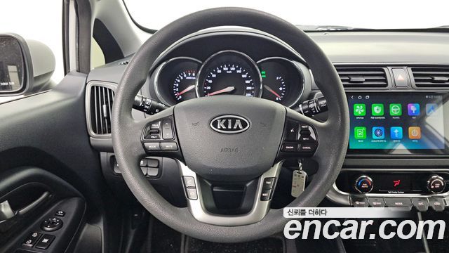 Kia Pride 1.6 GDI Sedan Luxury 2012 — фото 18