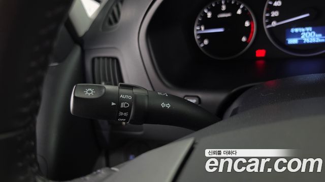 Hyundai Grand Starex Van 3-Seater Smart 2019 — фото 18