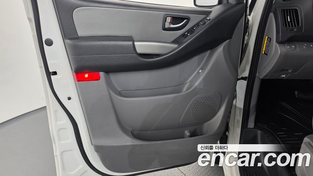 Hyundai Grand Starex Van 3-Seater Smart 2019 — фото 24
