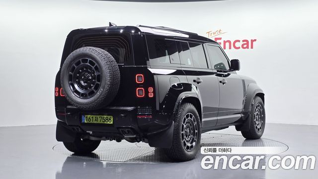 Land Rover Defender (L663) 110 P635 Octa Black 2026 — фото 2