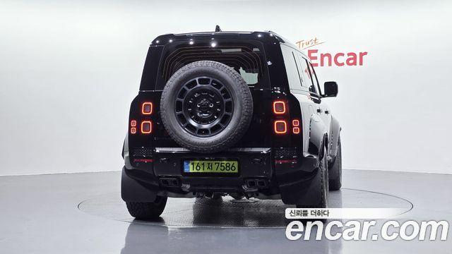 Land Rover Defender (L663) 110 P635 Octa Black 2026 — фото 4