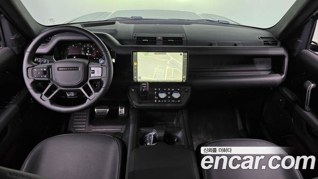 Land Rover Defender (L663) 110 P635 Octa Black 2026 — фото 7