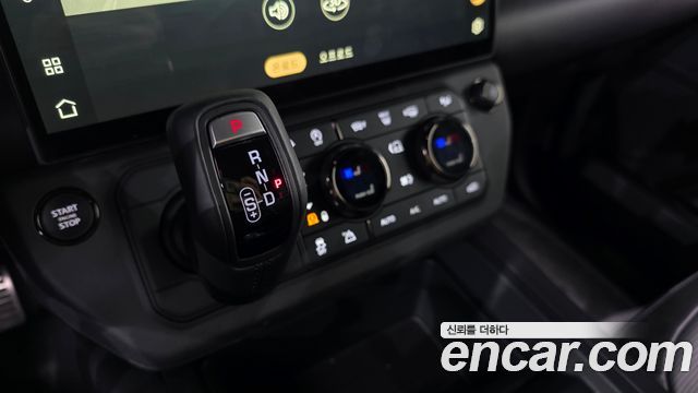 Land Rover Defender (L663) 110 P635 Octa Black 2026 — фото 9