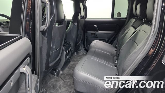 Land Rover Defender (L663) 110 P635 Octa Black 2026 — фото 12