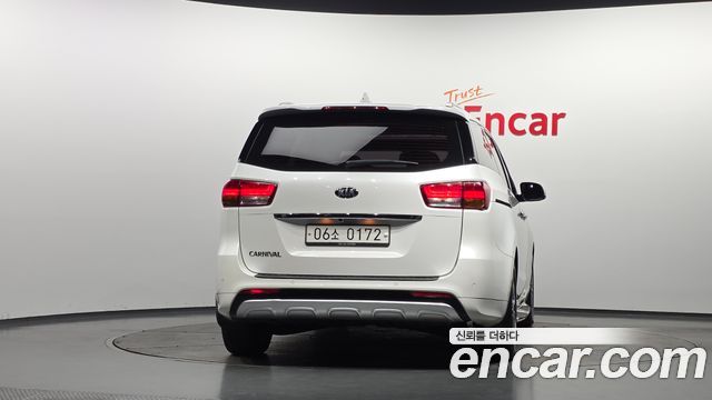 Kia Carnival 9-seater Noblesse 2016 — фото 4