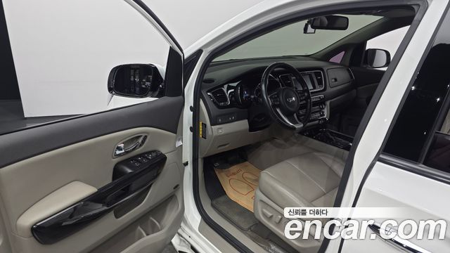 Kia Carnival 9-seater Noblesse 2016 — фото 10