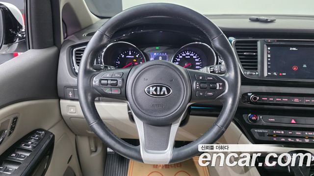 Kia Carnival 9-seater Noblesse 2016 — фото 14