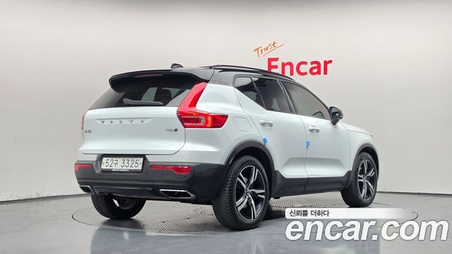Volvo XC40 T4 R-Design 2019 — фото 2